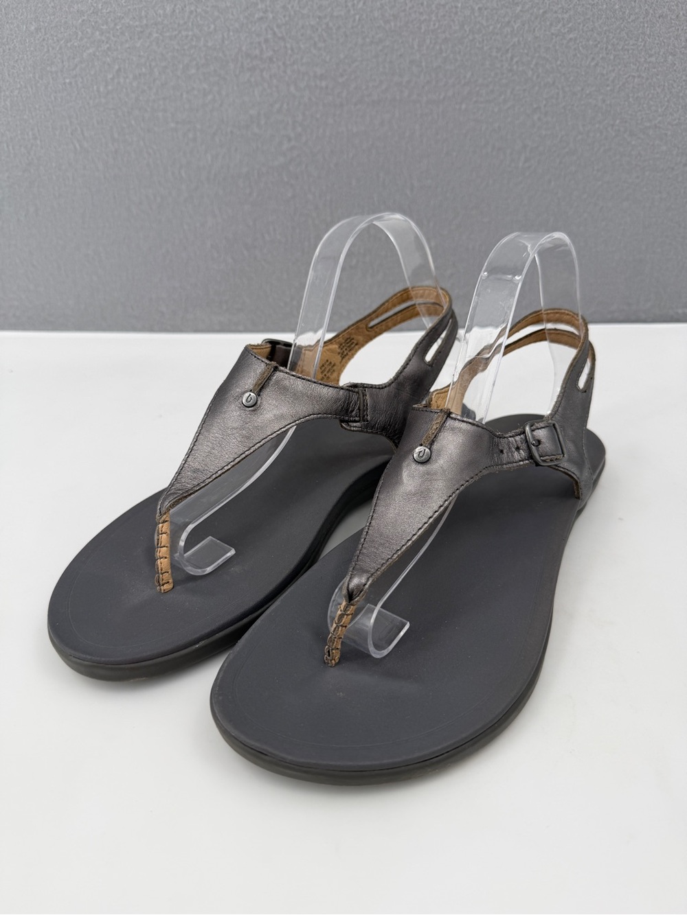OluKai Eheu Leather T- Strap Slingback Sandals Womens 10 Metallic Pewter Silver